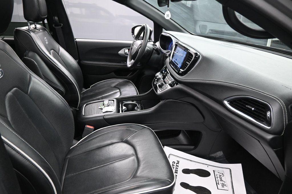 Used 2025 Chrysler Pacifica Limited FWD image 34
