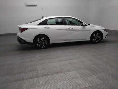 Used 2025 Hyundai Elantra SEL FWD image 10