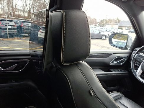 Used 2021 GMC Yukon XL SLT w/ SLT Luxury Plus Package image 13