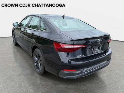 Used 2023 Volkswagen Jetta SE FWD image 4