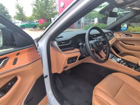 Used 2024 Jeep Grand Cherokee Summit AWD/4WD image 25