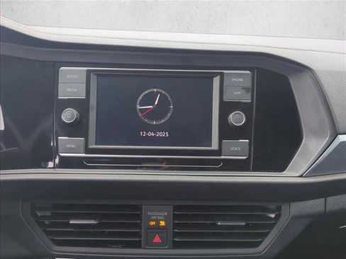 Used 2024 Volkswagen Jetta SE image 11