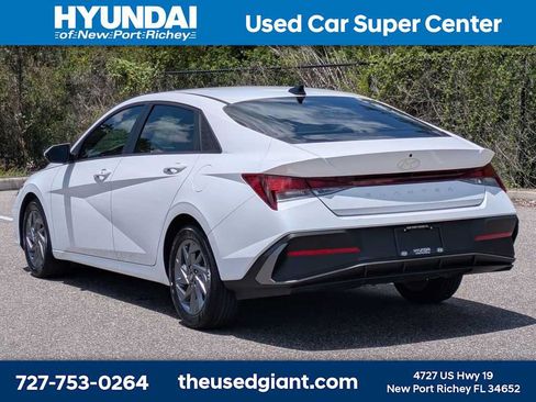 Used 2024 Hyundai Elantra SEL FWD image 3