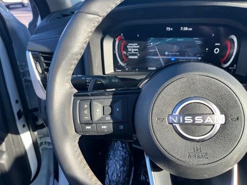 Used 2024 Nissan Rogue SL FWD image 18