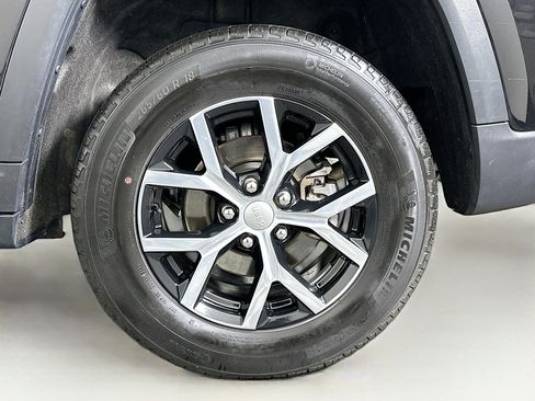 Used 2024 Jeep Grand Cherokee Limited image 11