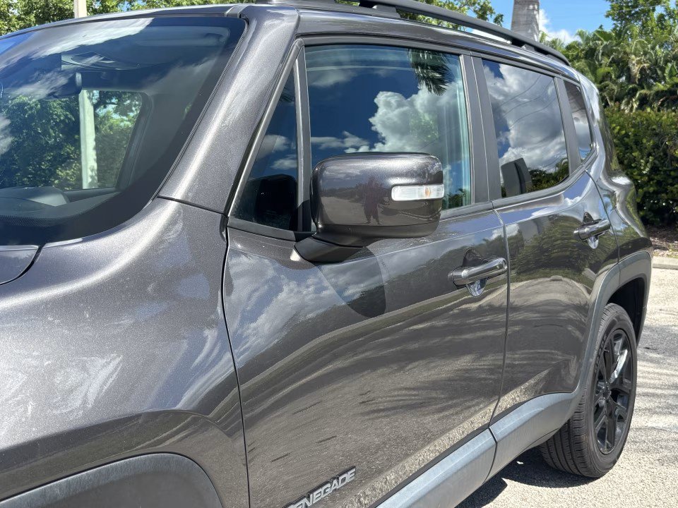 Used 2017 Jeep Renegade Altitude AWD/4WD image 12