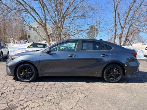 Used 2022 Kia Forte LXS w/ LXS Technology Package FWD image 6