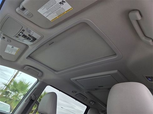 Used 2017 Toyota Sienna Limited Premium w/ Advanced Technology Package image 11