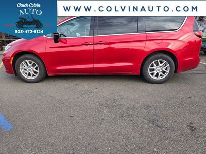 Used 2024 Chrysler Pacifica Touring-L