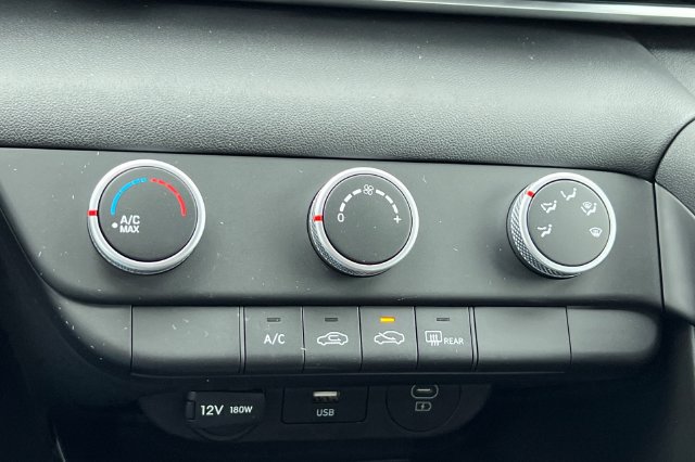 New 2026 Hyundai Elantra SE FWD image 18