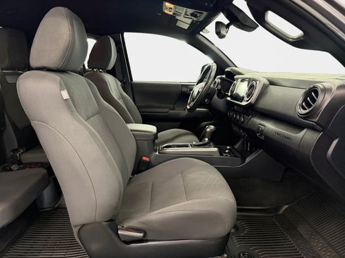 Used 2019 Toyota Tacoma TRD Off-Road AWD/4WD image 12