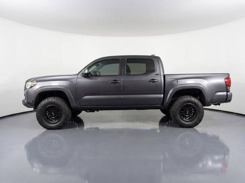 Used 2019 Toyota Tacoma SR5 AWD/4WD image 3