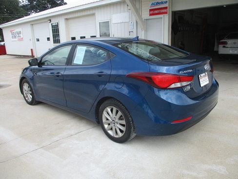 Used 2014 Hyundai Elantra SE w/ Option Group 02 FWD image 13