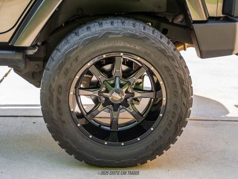 Used 2016 Jeep Wrangler Unlimited Rubicon w/ Connectivity Group image 93