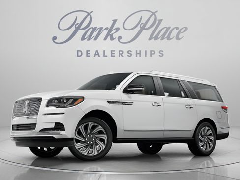 Used 2024 Lincoln Navigator L Reserve AWD/4WD image 1