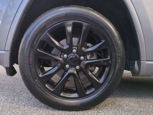 Used 2018 Jeep Grand Cherokee Altitude image 14