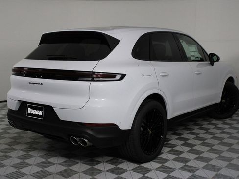 New 2026 Porsche Cayenne S image 7