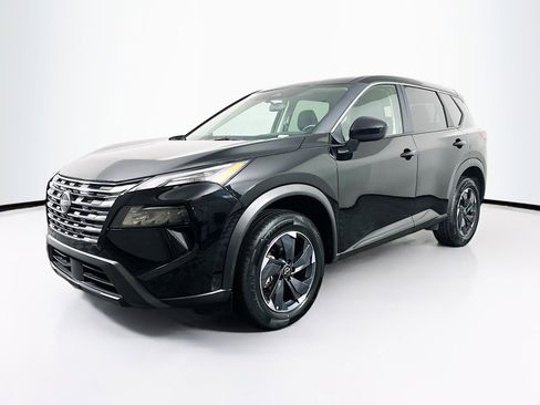 Used 2025 Nissan Rogue SV image 3