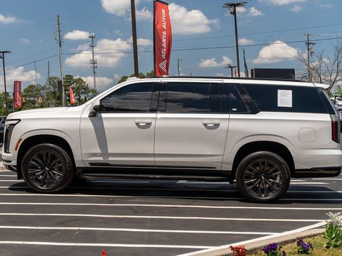 Used 2025 Cadillac Escalade ESV Sport w/ LPO, ONYX Package AWD/4WD image 19