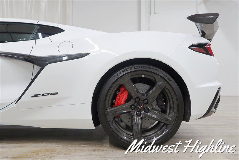 Used 2024 Chevrolet Corvette Z06 w/ Z07 Performance Package RWD image 17