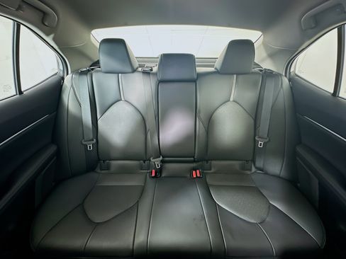 Used 2024 Toyota Camry XLE FWD image 30