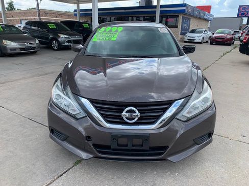 Used 2017 Nissan Altima 2.5 S w/ Power Driver Seat Package FWD image 2