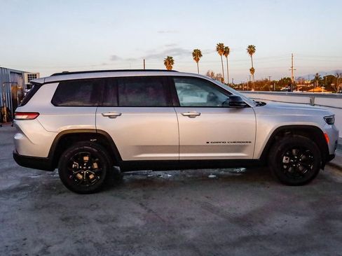 Certified 2024 Jeep Grand Cherokee L Laredo image 13