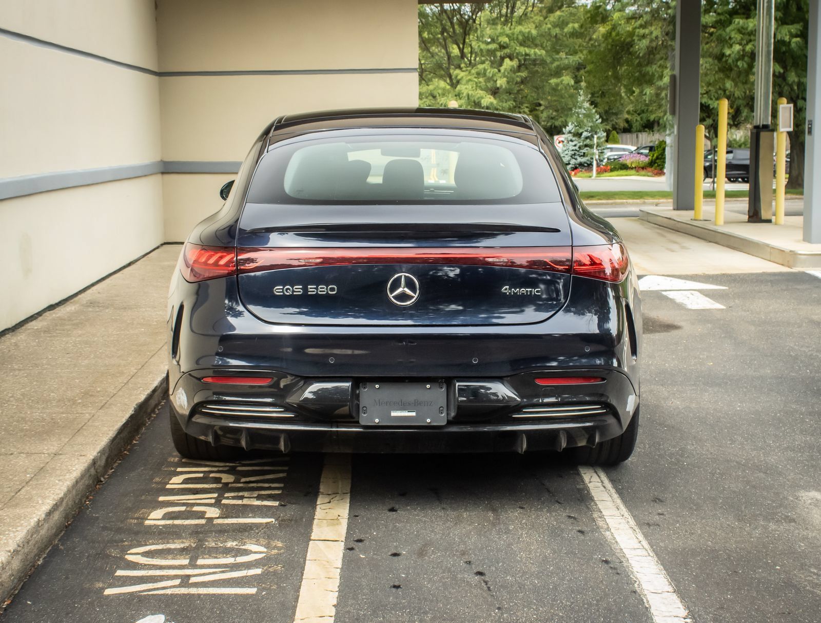 Used 2023 Mercedes-Benz EQS 580 4MATIC Sedan image 6