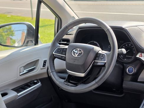 Used 2023 Toyota Sienna Limited AWD/4WD image 27