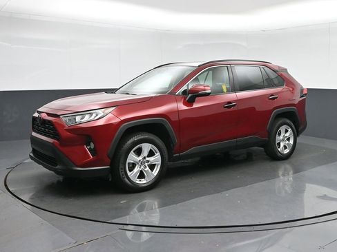 Used 2021 Toyota RAV4 XLE image 3