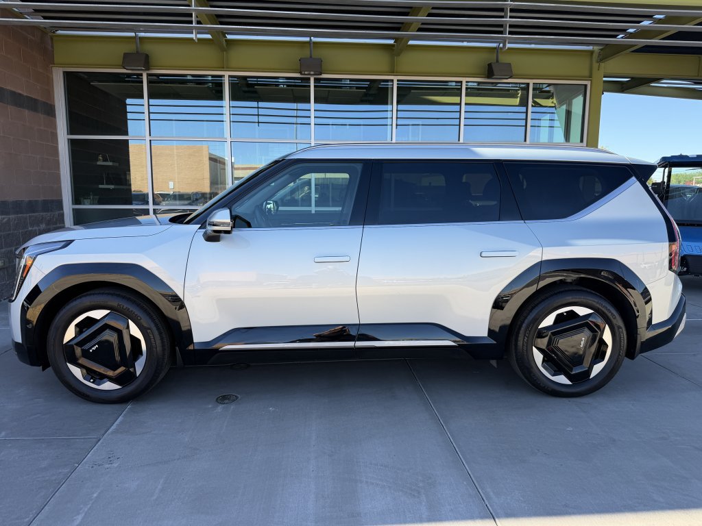 Used 2024 Kia EV9 Land AWD/4WD image 7