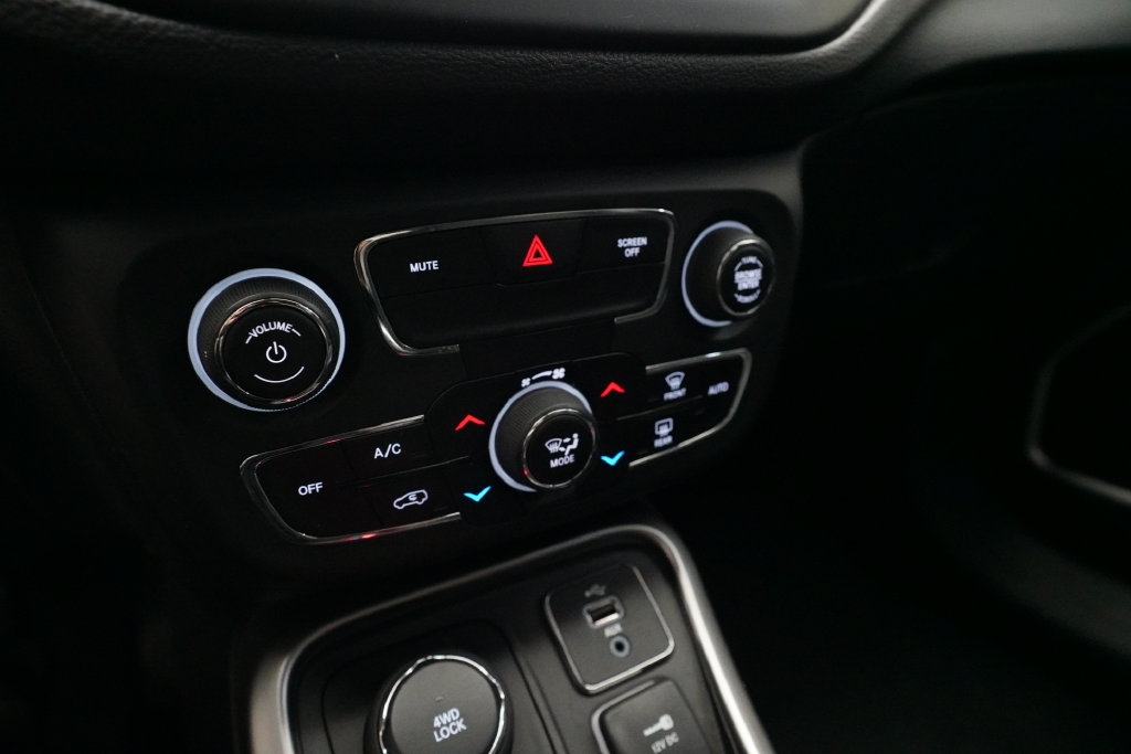 Used 2018 Jeep Compass Latitude w/ Popular Equipment Group AWD/4WD image 20