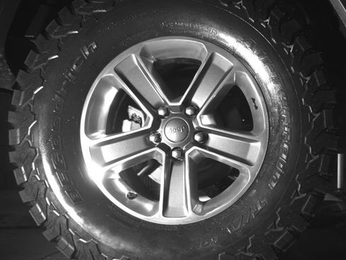Used 2018 Jeep Wrangler Unlimited Sahara AWD/4WD image 28