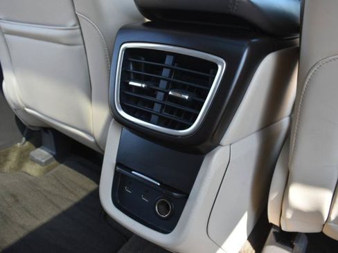 Used 2016 Lincoln MKX Reserve w/ Technology Package FWD image 21