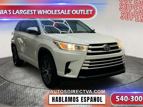 Used 2017 Toyota Highlander LE image 2