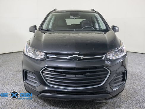 Used 2022 Chevrolet Trax LT w/ Midnight Edition AWD/4WD image 3