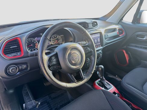 Used 2022 Jeep Renegade Trailhawk image 9