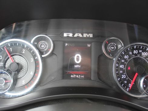 Used 2024 RAM 3500 Tradesman w/ Chrome Appearance Group AWD/4WD image 14