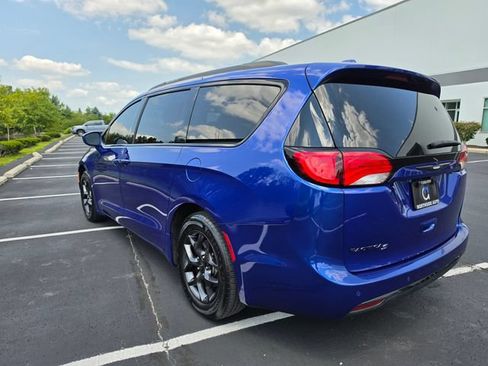 Used 2018 Chrysler Pacifica Touring-L Plus w/ S Appearance Package FWD image 10