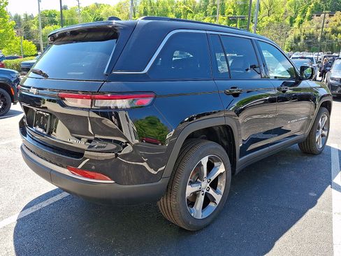 New 2026 Jeep Grand Cherokee Limited w/ Luxury Tech Group II AWD/4WD image 3