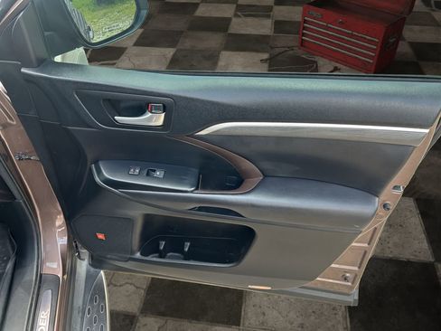 Used 2018 Toyota Highlander Limited FWD image 14