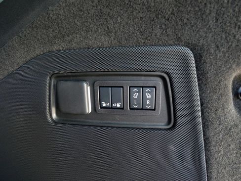 Used 2026 Cadillac Escalade Platinum Sport w/ LPO, ONYX Package AWD/4WD image 82
