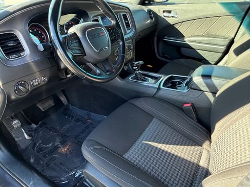 Used 2023 Dodge Charger SXT image 2