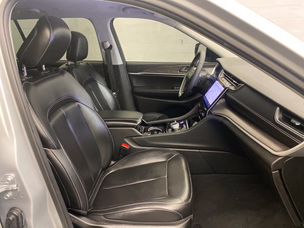 Used 2023 Jeep Grand Cherokee L Limited AWD/4WD image 18