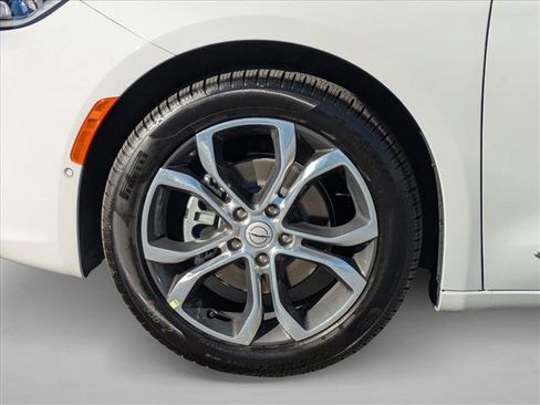 New 2026 Chrysler Pacifica Pinnacle image 18