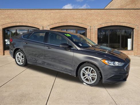 Used 2018 Ford Fusion SE w/ Fusion SE Technology Package image 1