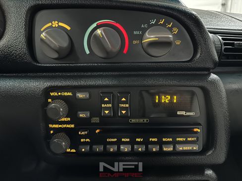Used 1993 Chevrolet Camaro Z28 RWD image 27