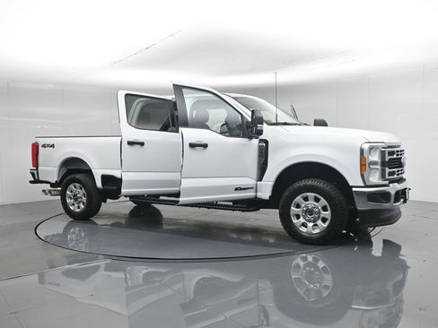 Used 2023 Ford F250 XLT w/ F-250 >10K GVWR Package image 36