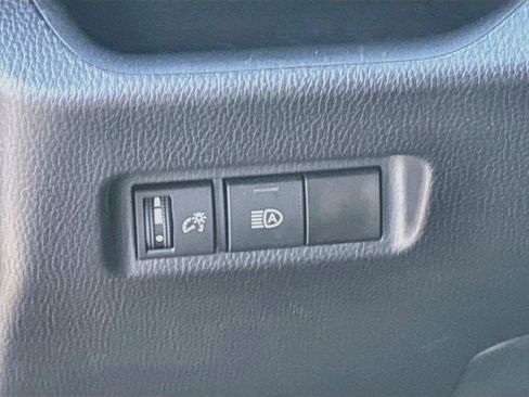 Used 2025 Toyota RAV4 XLE AWD/4WD image 14