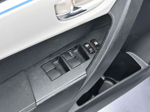 Used 2014 Toyota Corolla LE image 10